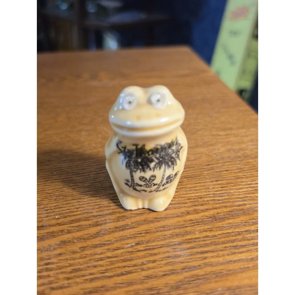 Vintage Brown FROG Toothpick Holder ‎ Retro Kitschy Souvenir Palm Tree